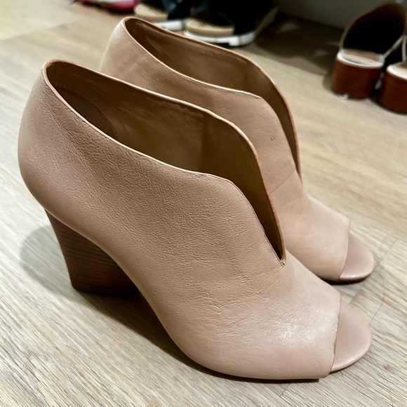 Vince Camuto Shoes - Vince Camuto Peep-Toe Ankle Booties Sz 7.5